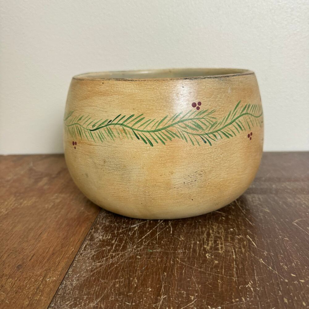 Solid wood Whimsical handpainted wreath berry Christmas holiday decorative bowl - Picture 6 of 10